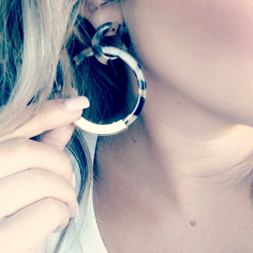 Chic hoop acrylic earrings